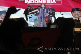 Kaka Slank ingin Hiu Laut Dilestarikan