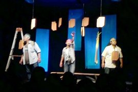 Puisi "Energi Bangun Pagi Bahagia" Diusung Teater