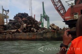 Pelindo III Selesaikan Pengangkatan Bangkai KM "Wihan Sejahtera"