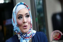 Elma Theana Siap Diperiksa Terkait Gatot Brajamusti