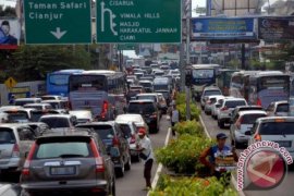 Jalur Puncak Berangsur Normal Dua Arah