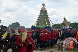 Grebeg Besar Page 1 Small