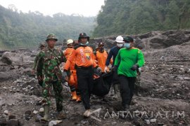 Penambang Pasir Tertimbun Longsor
