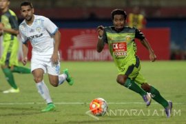 Bhayangkara FC Lawan Arema Cronus