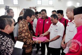 Rustam-Irwansyah Daftar ke KPU Babel