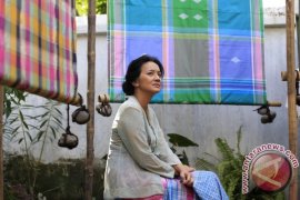 Nonton Film &acirc;&euro;&oelig;Athirah&acirc;&euro; Putri Jusuf Kalla Menangis