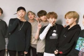 BTS Nongkrong Di Puncak Tangga Musik Jepang