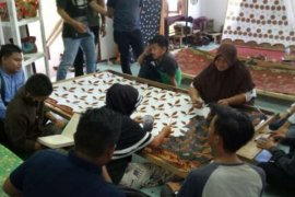Batik Kuansing raih penghargaan cenderamata terfavorit