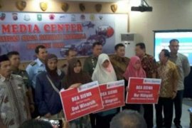 Tiga Adik Praka Anumerta Wahyudi Terima Beasiswa Dari Sinar Mas Forestry
