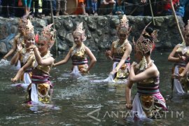 Ritual Siraman Sedudo Nganjuk