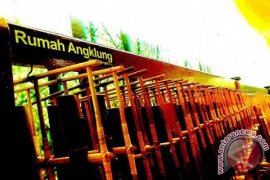 Universitas La Sapienza-KBRI Roma Undang Rumah Angklung