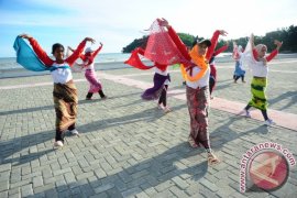 Latihan Tari Jelang Sail Karimata 2016