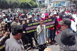 Ratusan Nelayan Puger-Jember Tuntut Penutupan Tambak