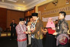 Bupati Paser Terima Penghargaan Kawastara Pawitra