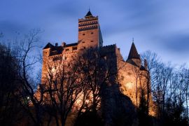 Kastil drakula Rumania terima dua tamu di malam Halloween