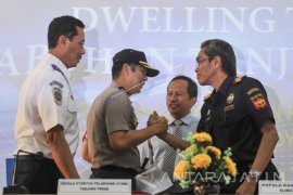 Tanjung Perak Umumkan Mampu Tekan "Dwelling Time" (Video) 
