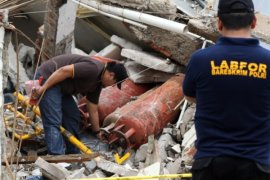 Olah TKP Ledakan Restoran Pizza Hut