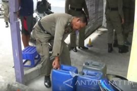 Satpol PP Madiun Amankan Ratusan Botol Miras