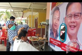 Tim "sayangi Sumsel" gelar gunting rambut gratis