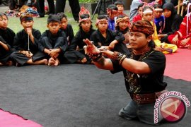 Pencak silat pertama dipentaskan di gedung UNESCO