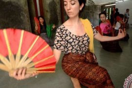 KBRI London Memberi Seniman Setempat Untuk Tampil Di IKON 2016