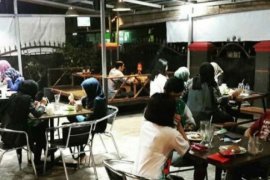 Menikmati Uniknya Kafe Garasi Di Pekanbaru
