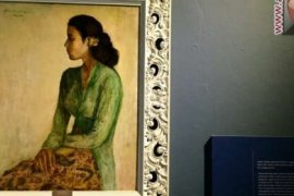 Pelukis Lampung usung Konsep Siger Dan Kain Tipis Di Solo