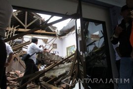 Atap BPR Ambruk