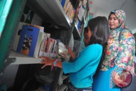 Gubernur ingin desa dan ruang hijau publik miliki taman bacaan