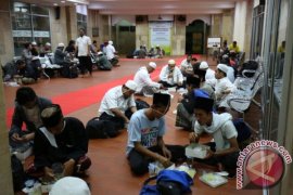 Daarut Tauhid Siapkan 2.400 Bungkus Makanan di Istiqlal
