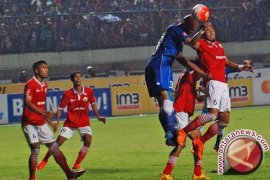 Persija versus Persib Seri 0-0 di Solo