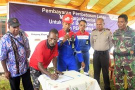 Pertamina realisasi pembebasan lahan ulayat   Page 1 Small