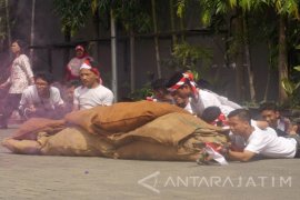 Siswa-SMATAG Peringati Peristiwa 10 November dengan Teatrikal