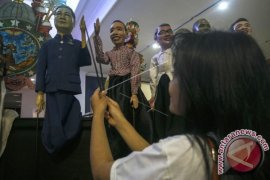 Pameran Wayang Enthusiasm Susmono Page 2 Small