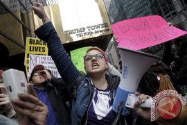 Unjuk rasa anti-Trump malam ketiga di Portland diwarnai tembakan