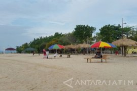 Perangkat Desa Swadaya "Percantik" Pantai Sembilan Sumenep