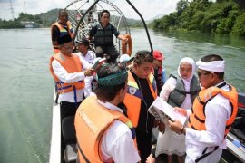 Bupati Purwakarta Lantik Kades Di Sungai Citarum