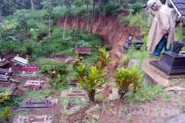 BPBD Tulungagung "Lepas Tangan" Penanganan Pemakaman Longsor