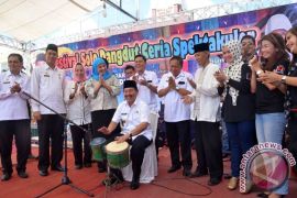 WALI KOTA BANDARLAMPUNG BUKA FESTIVAL DANGDUT Page 1 Small