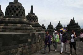 Ribuan Wisatawan Padati Candi Borobudur 