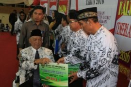 Gubernur: Guru Garda Terdepan Cerdaskan Anak Bangsa  