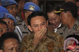 Ahok Diperiksa Bareskrim Page 1 Small