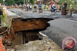 Jembatan Jalur Alternatif Penghubung Batang-Kendal Ambles