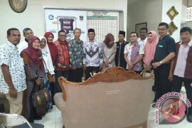Guru terharu dikunjungi mantan pelajar