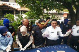 Aparat Gabungan Gerebek Kampung Narkoba di Bangkalan