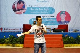 Tere Liye Ajak Mahasiswa Menulis 