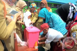 BIASAKAN CUCI TANGAN DAN SARAPAN