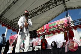 Edo Kondologit meriahkan aksi Nusantara Bersatu di Jayapura 