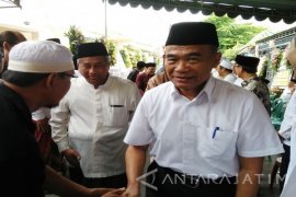 Mendikbud Melayat Ibunda Pak Nuh