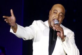 Peabo Bryson, pelantun "Beauty and the Beast" wafat di usia 75 tahun